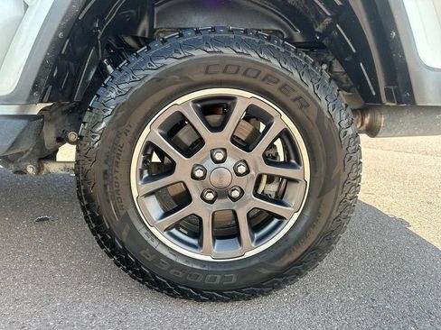 Used 2020 Jeep Gladiator Overland AWD/4WD image 41