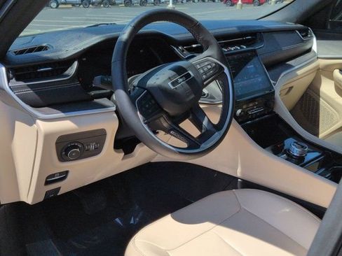 Used 2023 Jeep Grand Cherokee Limited AWD/4WD image 9