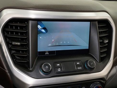 Used 2023 GMC Acadia SLT image 13