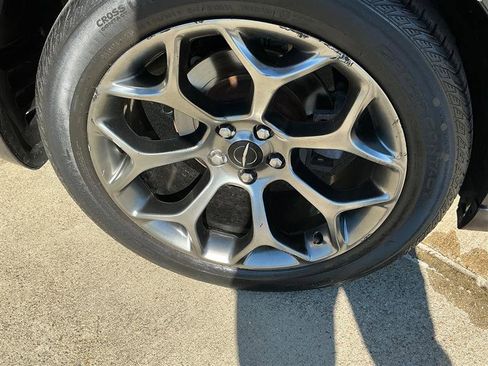 Used 2018 Chrysler 300 S w/ 300S Premium Group image 21