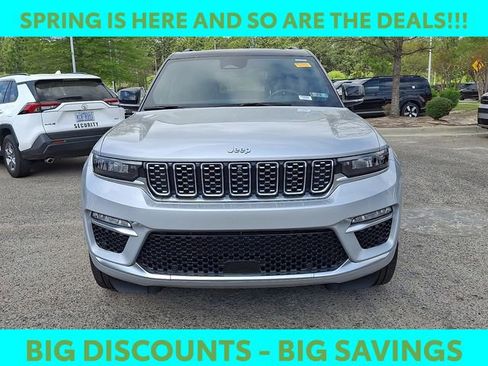 Used 2025 Jeep Grand Cherokee Summit image 3