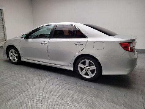 Used 2014 Toyota Camry SE image 3