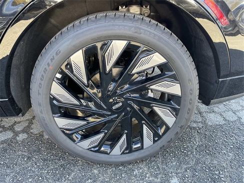 New 2026 Lincoln Nautilus Reserve w/ Jet Appearance Package image 11