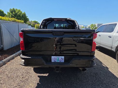Used 2021 Chevrolet Silverado 2500 LT w/ Midnight Edition AWD/4WD image 4