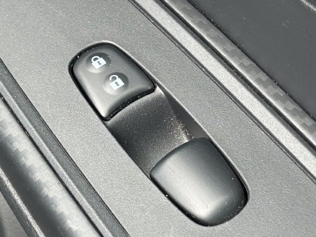 Used 2025 Nissan Versa S FWD image 32