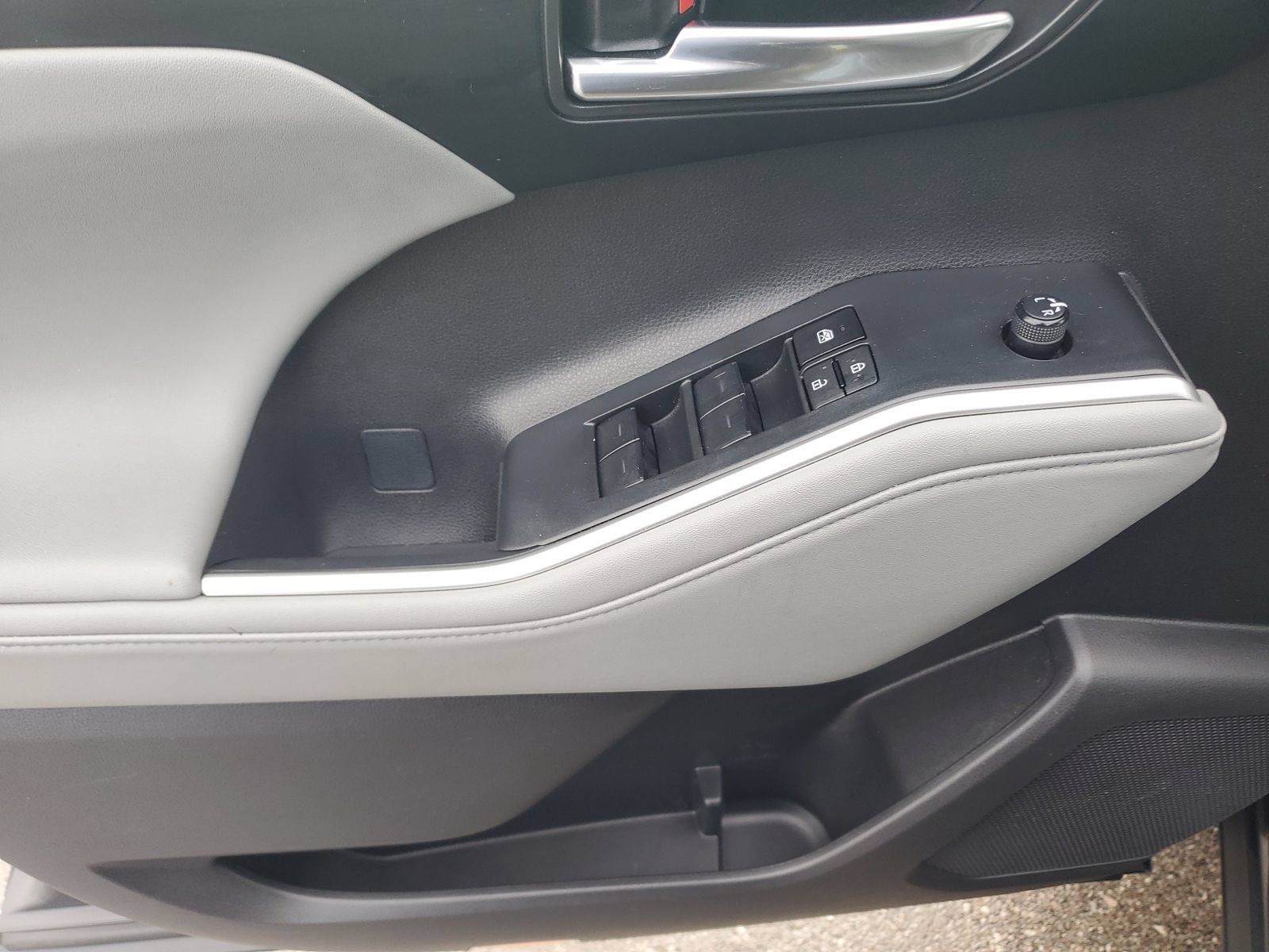 Used 2024 Toyota Highlander XLE AWD/4WD image 21