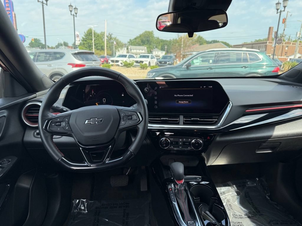Used 2024 Chevrolet Trax RS w/ Sunroof Package FWD image 10