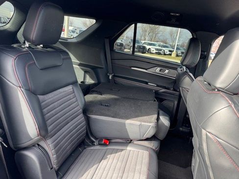 Certified 2025 Ford Explorer ST-Line w/ ST-Line Street Pack image 33