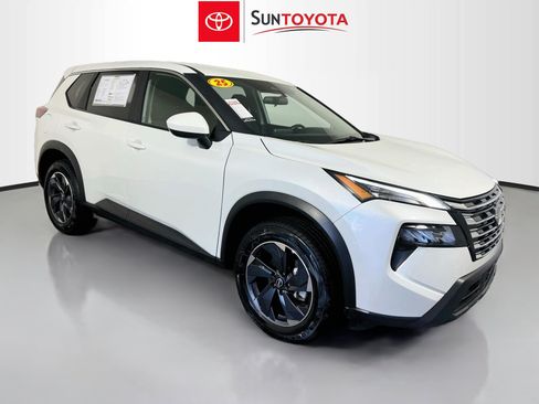 Used 2025 Nissan Rogue SV FWD image 1