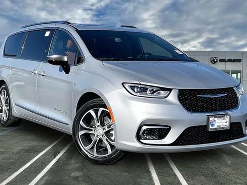 New 2026 Chrysler Pacifica Pinnacle FWD image 14