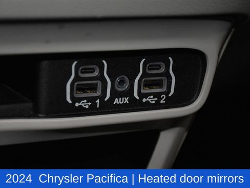 Used 2024 Chrysler Pacifica Touring-L image 21