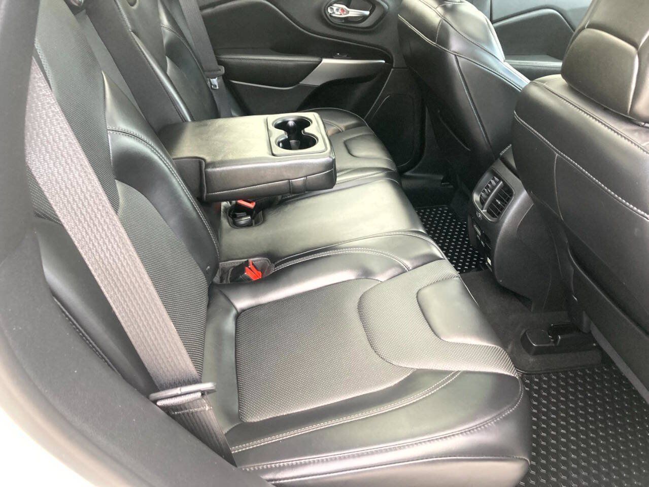 Used 2019 Jeep Cherokee High Altitude AWD/4WD image 19