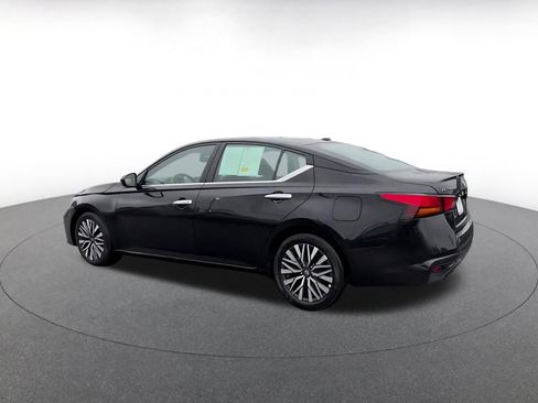 Used 2025 Nissan Altima 2.5 SV image 10
