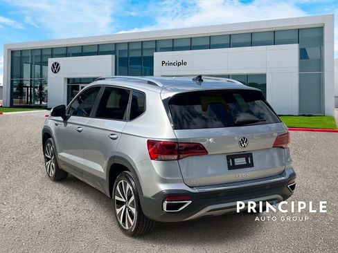 Used 2023 Volkswagen Taos SE FWD image 7