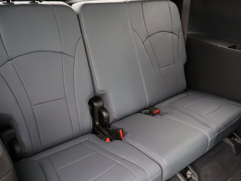 Used 2023 Buick Enclave Essence w/ Sport Touring Edition image 25