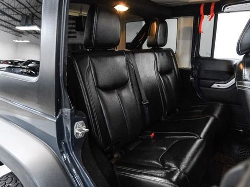 Used 2016 Jeep Wrangler Unlimited Rubicon image 32