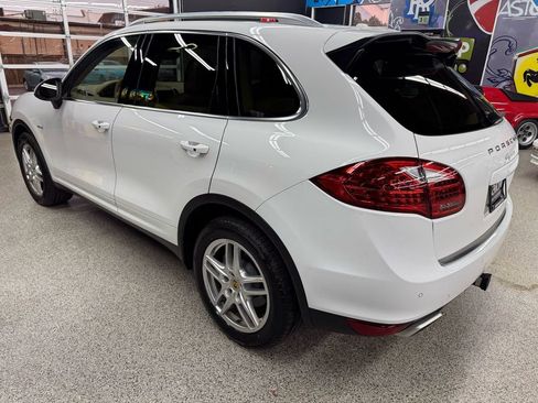 Used 2014 Porsche Cayenne Diesel AWD/4WD image 3