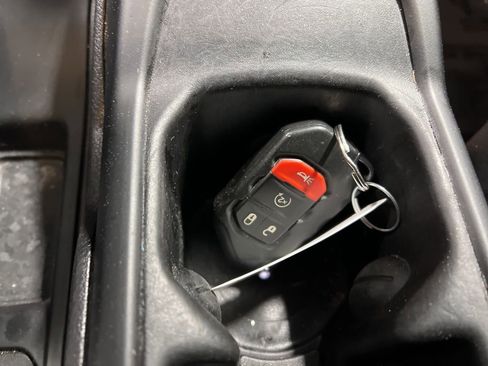 Used 2020 Jeep Wrangler Unlimited Sahara image 36