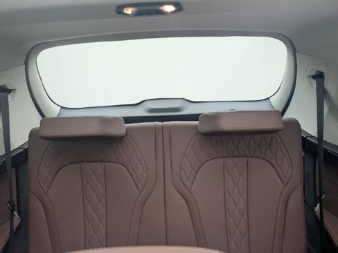 Used 2025 BMW X7 xDrive40i AWD/4WD image 14