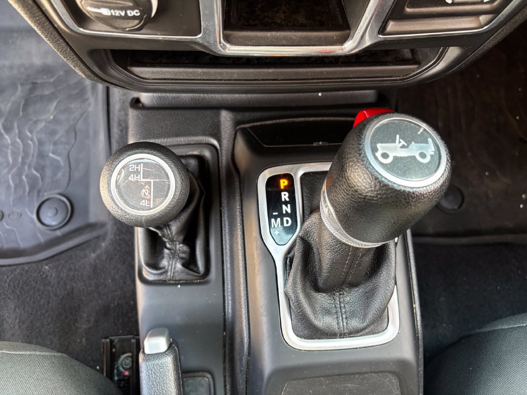 Used 2018 Jeep Wrangler Unlimited Sport AWD/4WD image 28