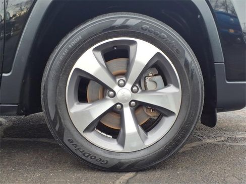 Certified 2020 Jeep Cherokee Limited image 9