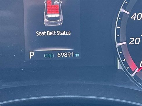 Used 2020 Toyota Highlander L image 23