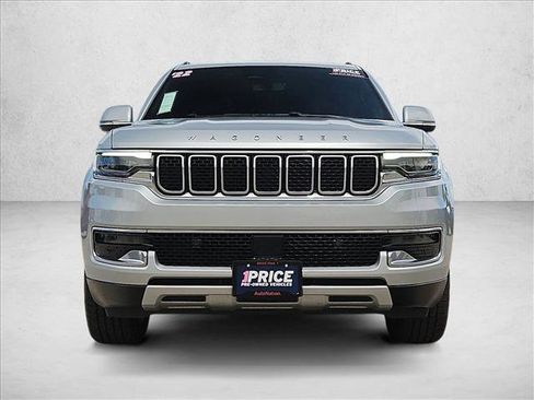 Used 2022 Jeep Wagoneer Series II AWD/4WD image 2