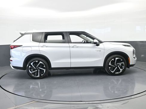 New 2025 Mitsubishi Outlander SE image 7