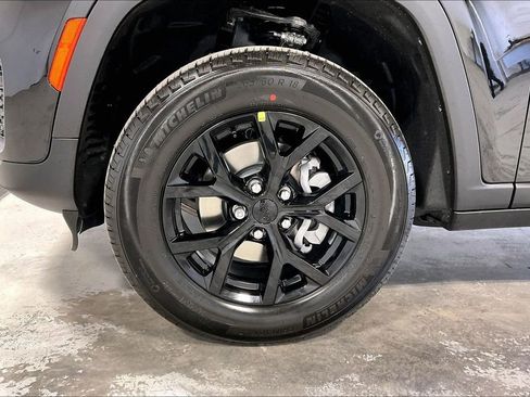 New 2025 Jeep Grand Cherokee Altitude image 37