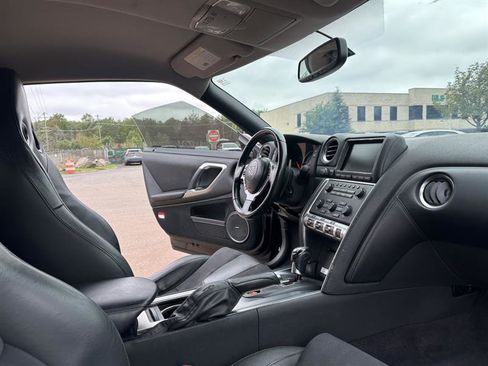 Used 2010 Nissan GT-R Premium image 37
