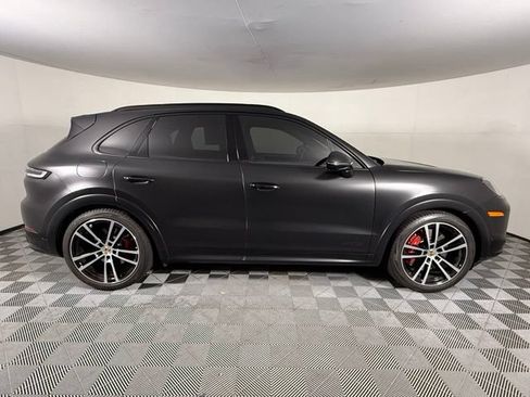 Used 2025 Porsche Cayenne GTS AWD/4WD image 8