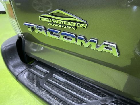 Used 2015 Toyota Tacoma V6 w/ SR5 Package image 12