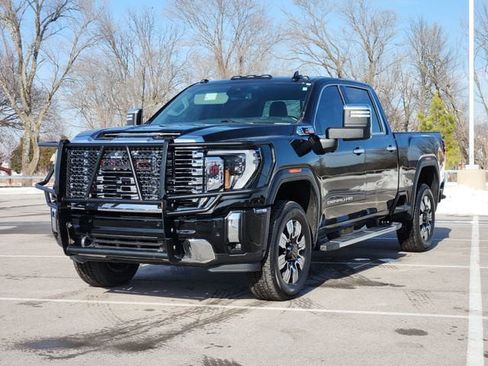 Used 2024 GMC Sierra 2500 Denali image 3