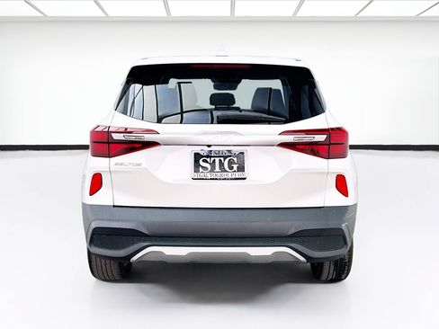 Used 2023 Kia Seltos LX AWD/4WD image 5