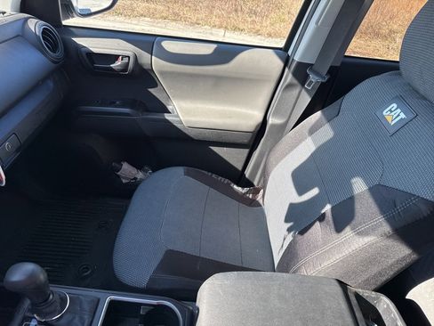 Used 2022 Toyota Tacoma SR image 17