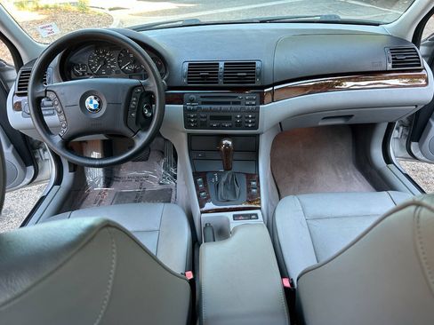 Used 2005 BMW 325i Sedan RWD image 33