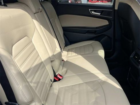 Used 2020 Ford Edge SEL image 22