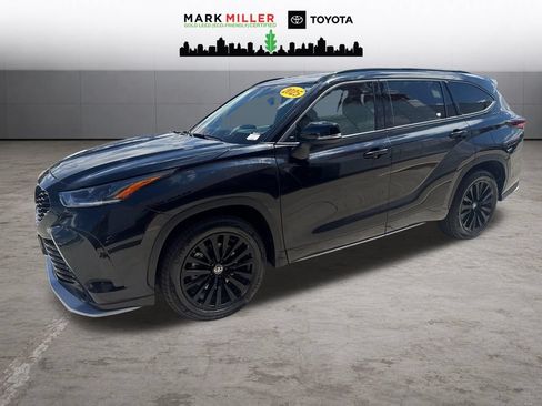 Certified 2025 Toyota Highlander XSE AWD/4WD image 1