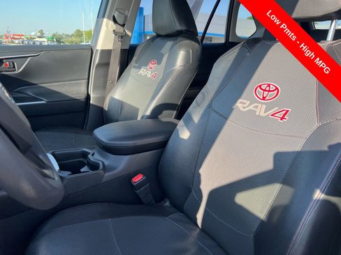 Used 2020 Toyota RAV4 LE FWD image 10