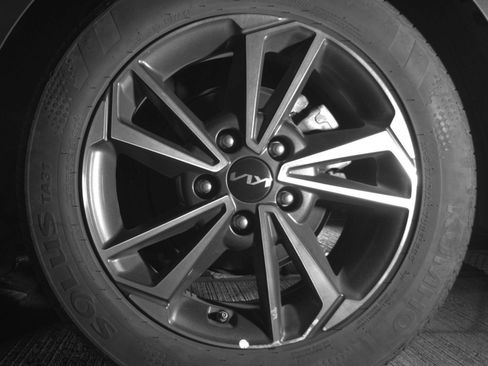 Used 2024 Kia Forte LXS FWD image 23