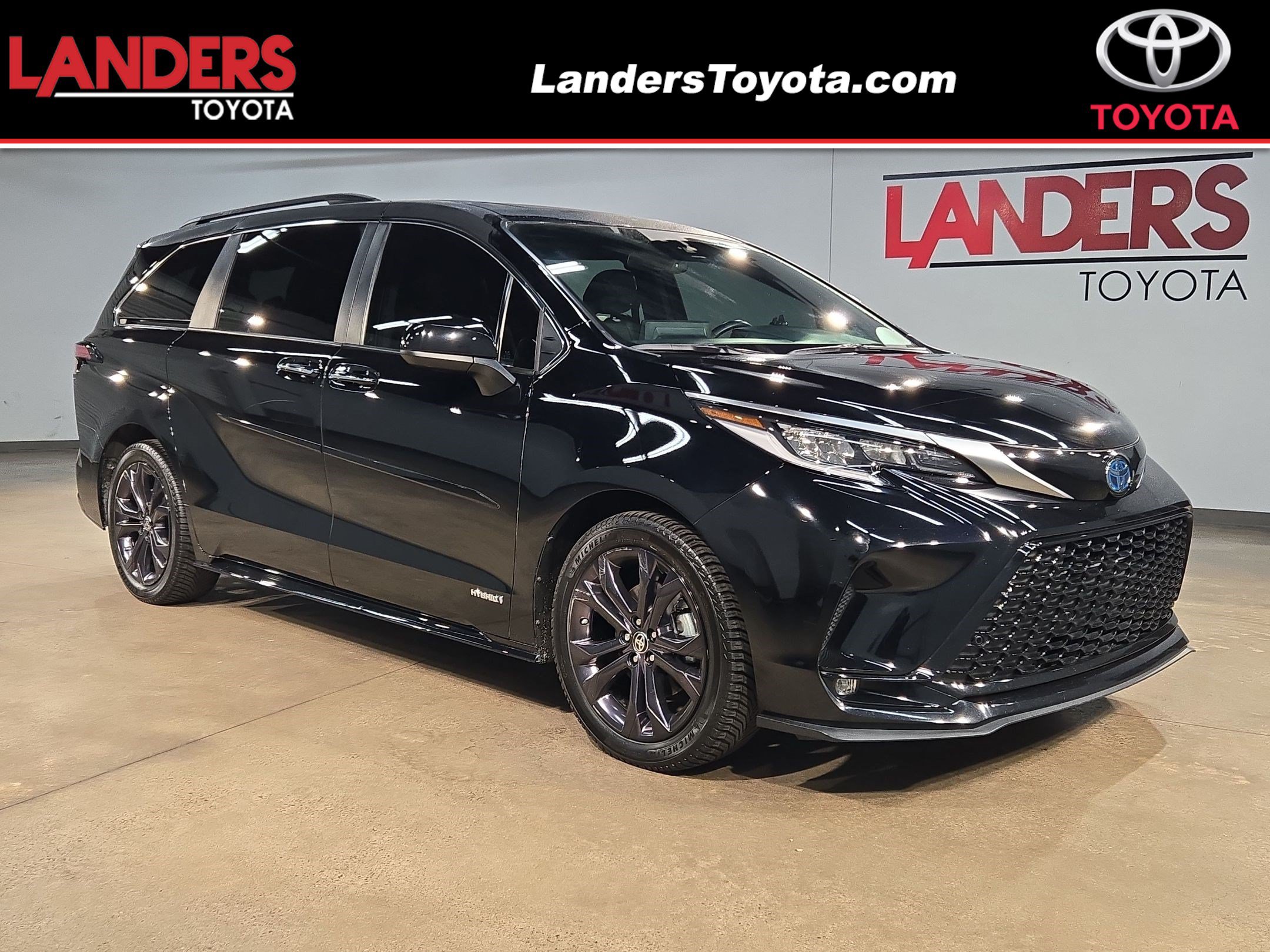 Used 2021 Toyota Sienna XSE FWD image 1