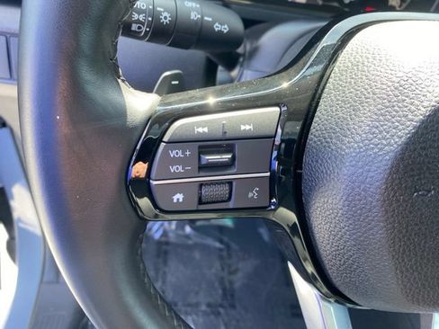 Used 2025 Honda Pilot Touring image 24