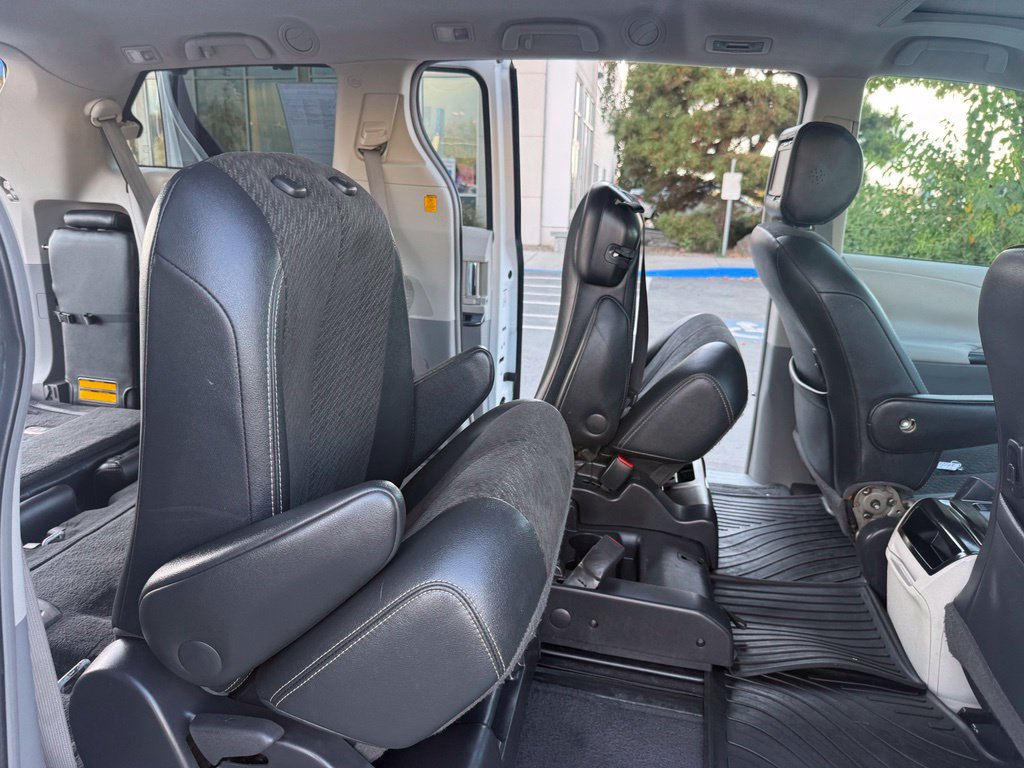 Used 2011 Toyota Sienna SE w/ Preferred Pkg FWD image 24