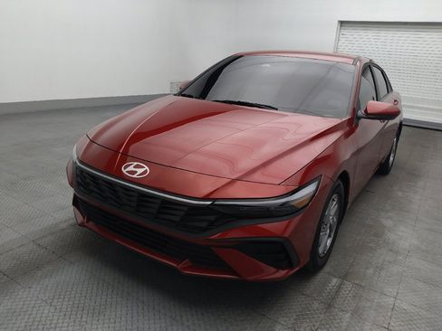 Used 2025 Hyundai Elantra SE FWD image 15