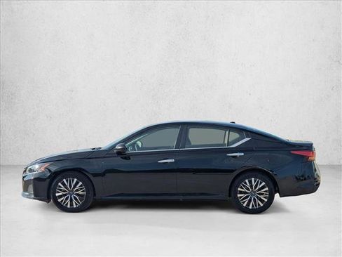 Used 2025 Nissan Altima 2.5 SV FWD image 9