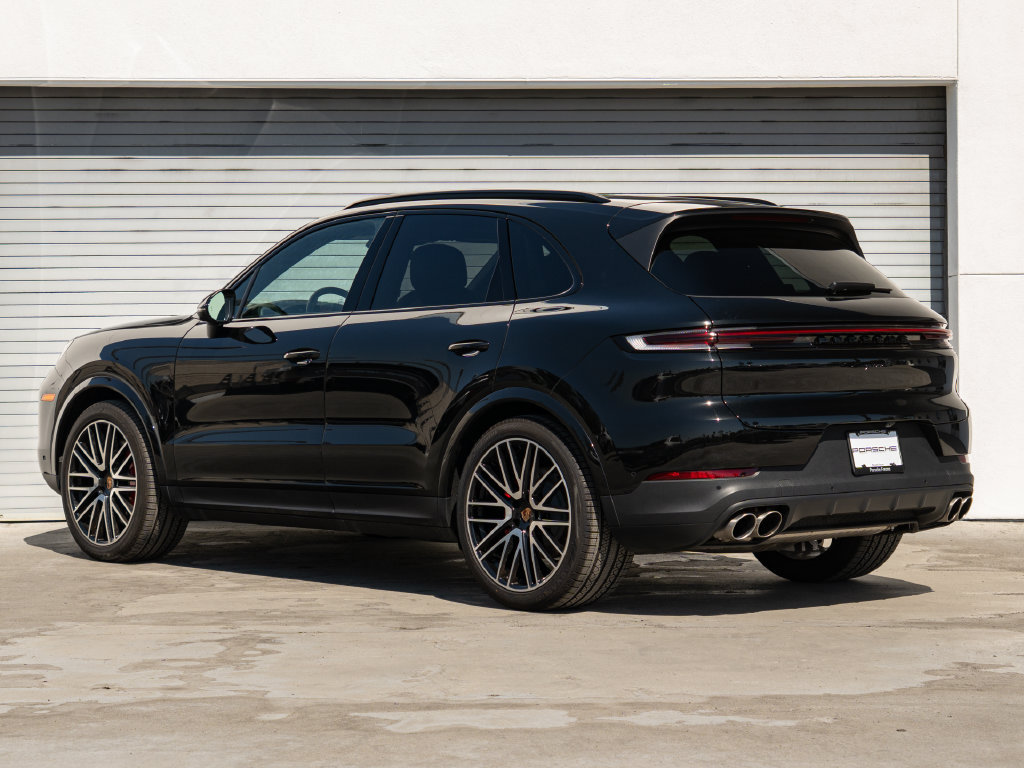 Certified 2026 Porsche Cayenne S AWD/4WD image 3