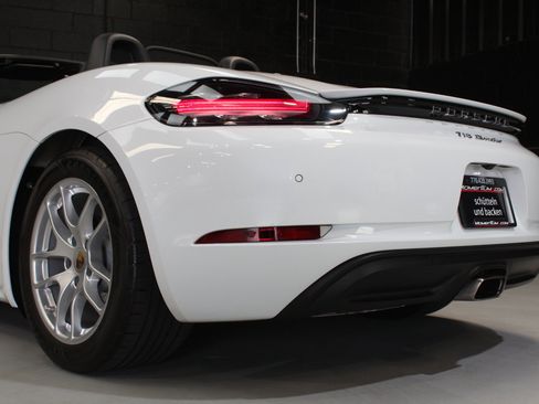 Used 2021 Porsche 718 Boxster w/ Premium Package RWD image 25