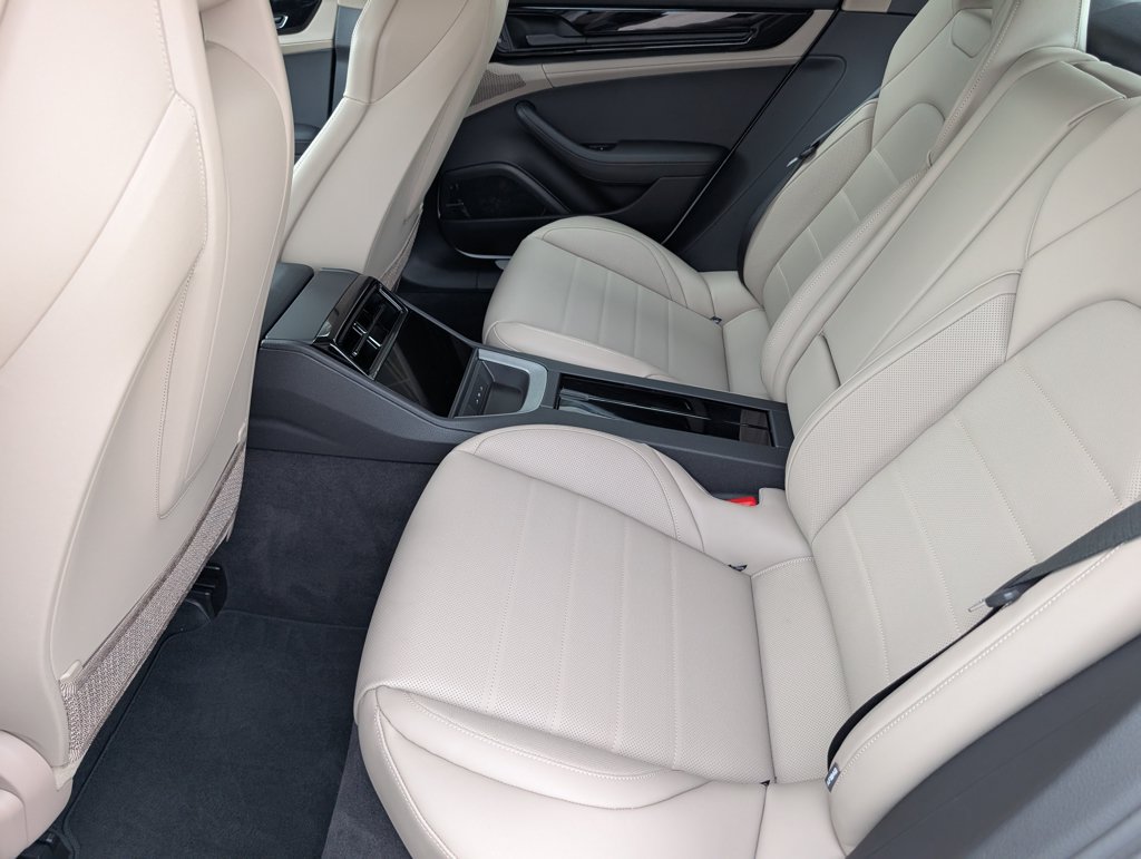 Certified 2025 Porsche Panamera RWD image 31
