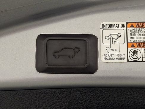 Used 2016 Toyota RAV4 XLE AWD/4WD image 36