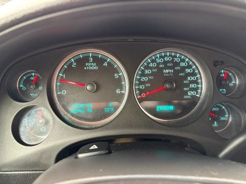 Used 2010 Chevrolet Suburban LT image 13